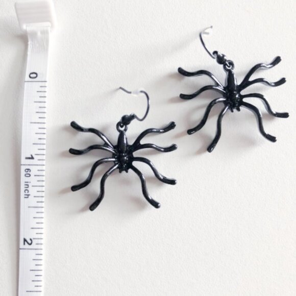 Black Spider Dangle Earrings - Picture 5 of 5